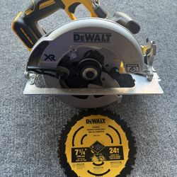 Dewalt XR 7 1/4 Circular Saw TOOL ONLY 