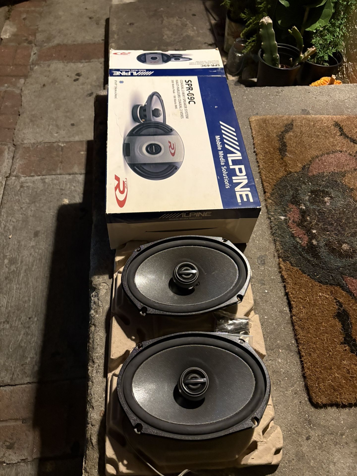 2 Way Speaker System
