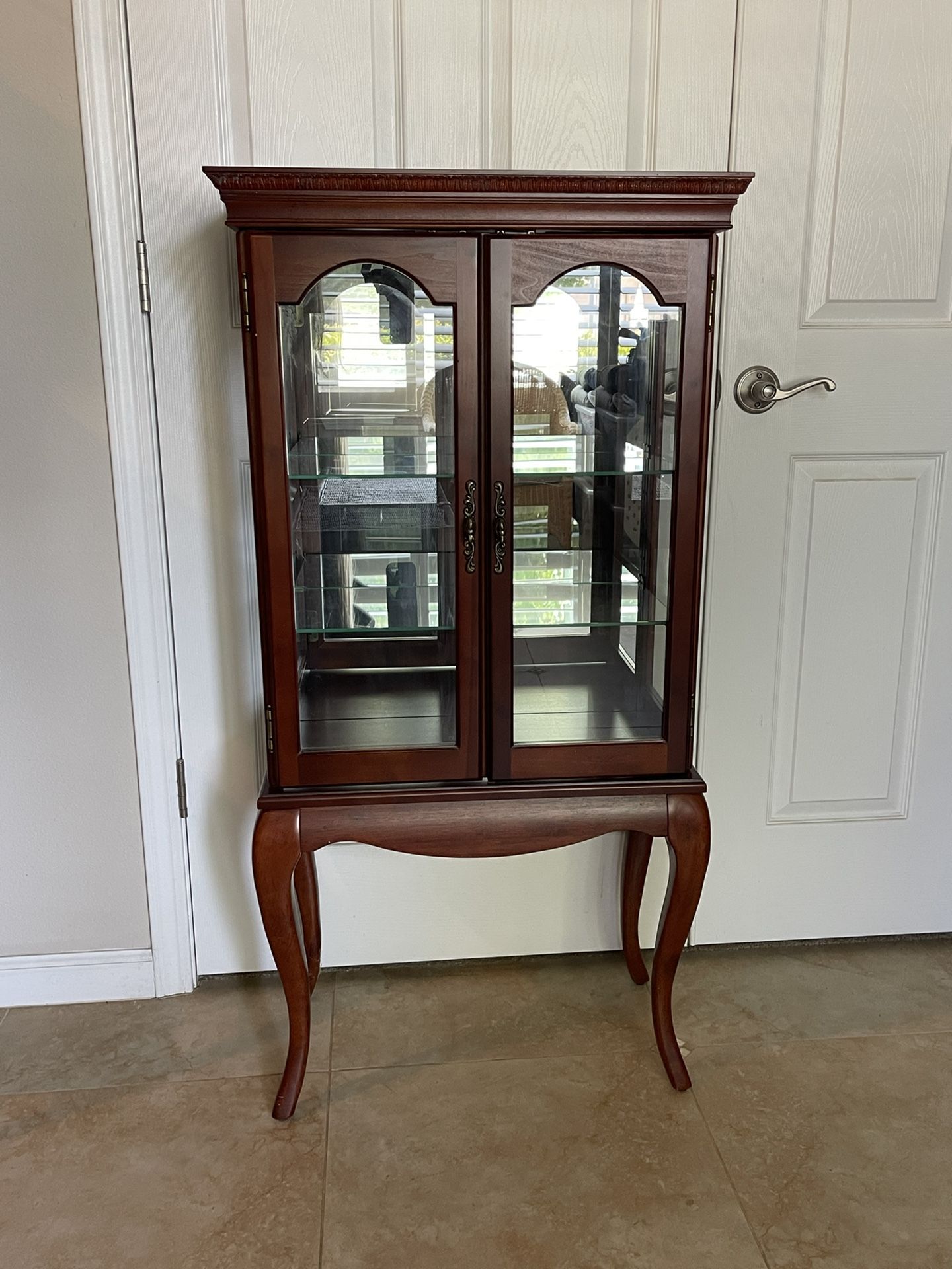 Bombay Company Curio Cabinet Cherry Finish Queen Anne Legs 3 Glass Shelves Vintage Solid Wood