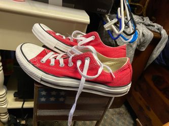 Converse size 6 men’s 8 women’s