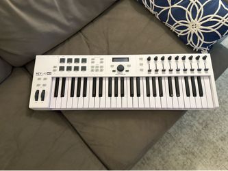 Arturia keylab essential 49 keys with stand and sustain pedal