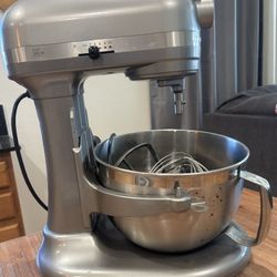 Kitchen Aid Mixer And Attachments