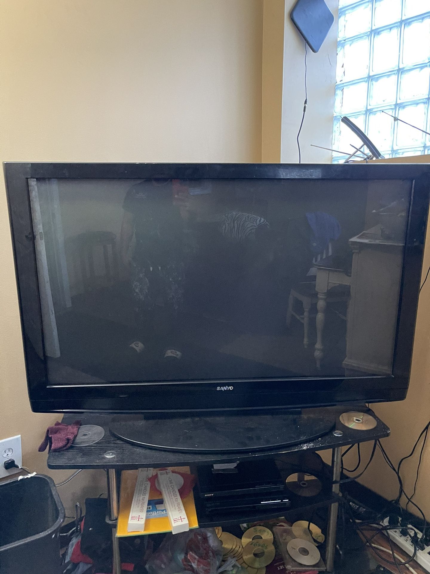 Sanyo LCD Tv 60 8inches