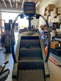 Stairmaster 8G Stepmill ( Delivery Included)