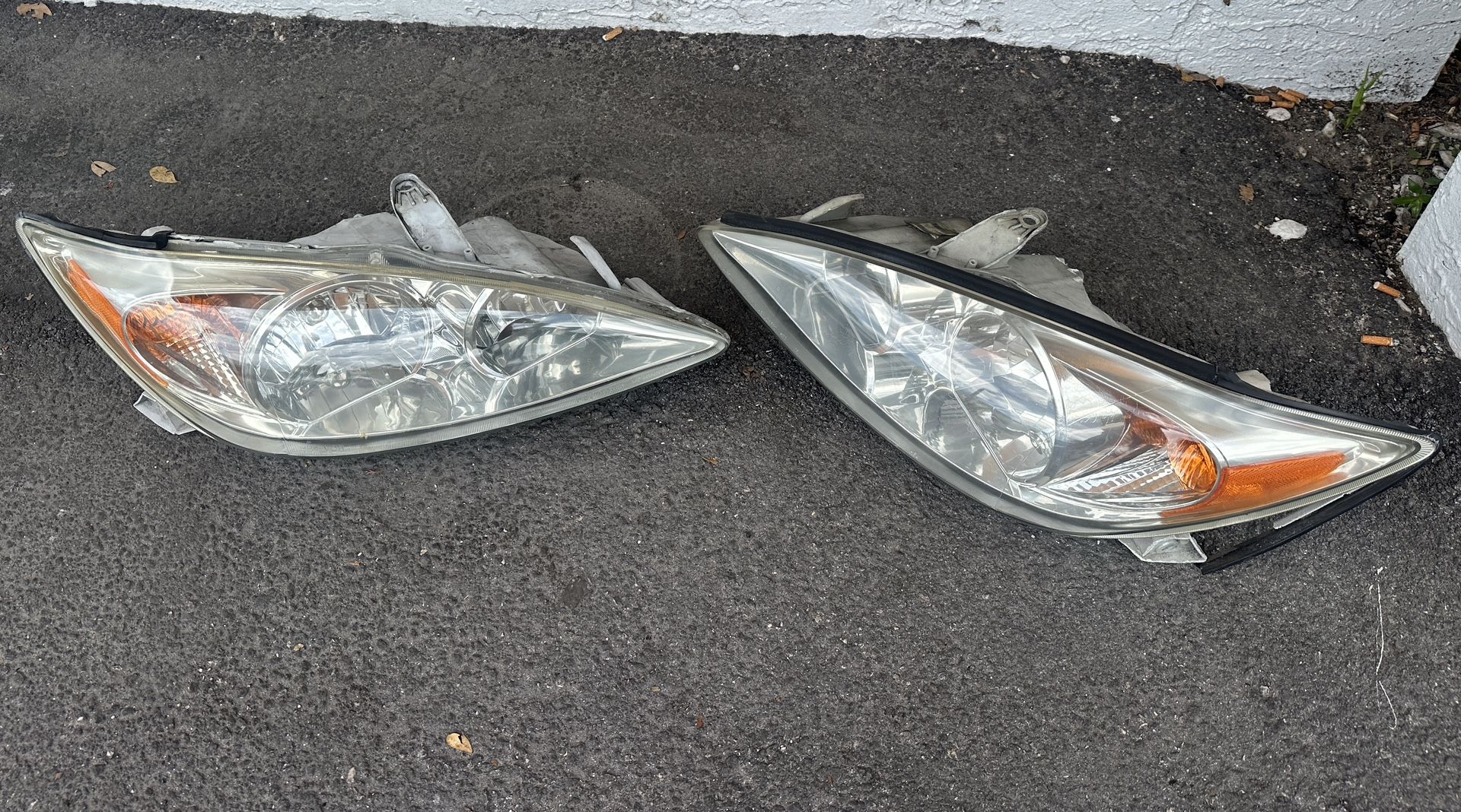 2004 Toyota Camry Headlights