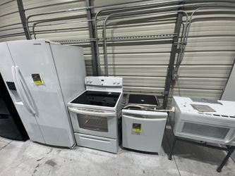 White kitchen appliance set