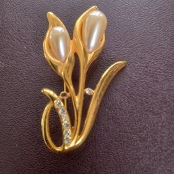 Calla Lilly Pin, Is This Mom's Favorite Flower?