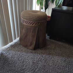 Stool/Ottoman?