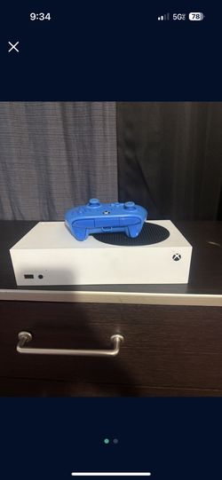 Xbox Series S With wired controller and free monitor!