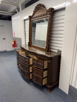 Dresser