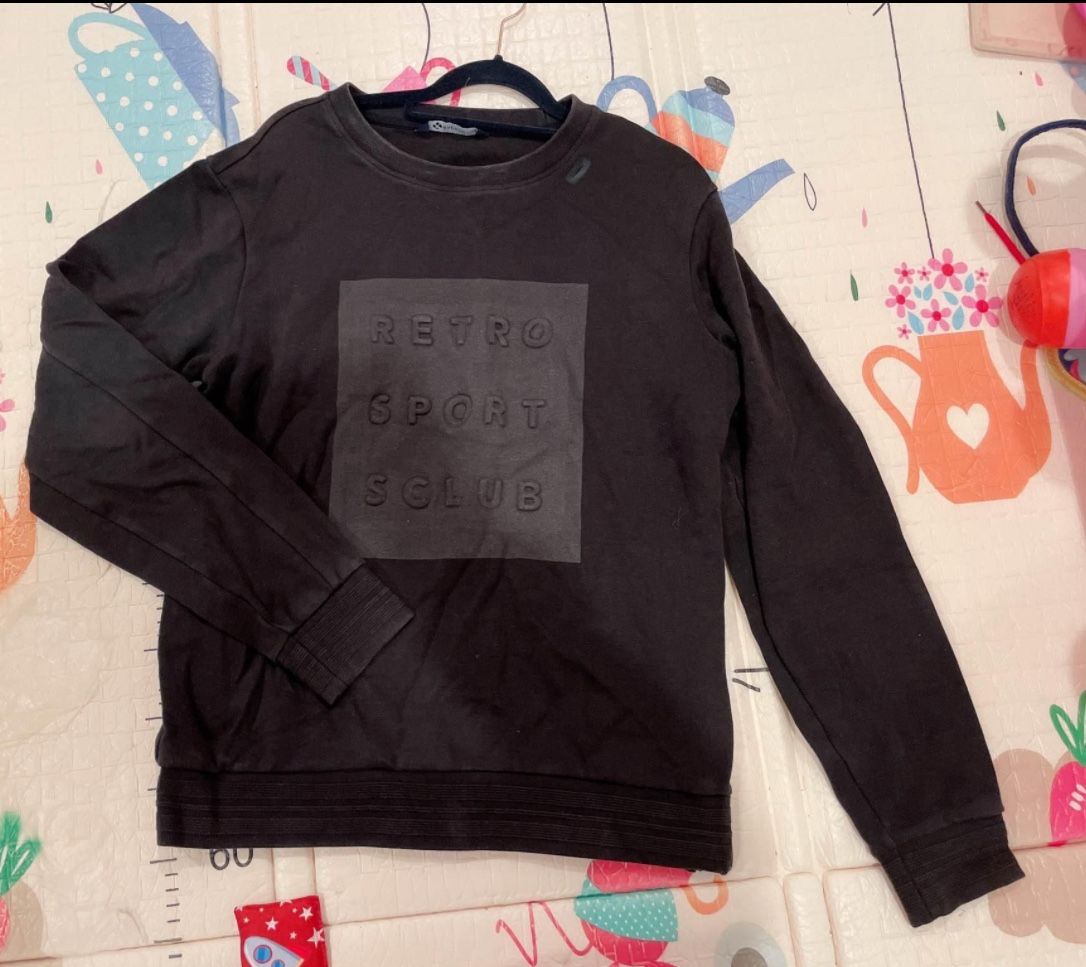 Rapido Black women’s sweater pull over sports top shirt long sleeve size M/100   Good for those who dress size 3-4.   The color is pure black like fir