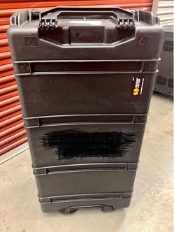 Pelican 1780 transport case w/ foam movable w/ wheels