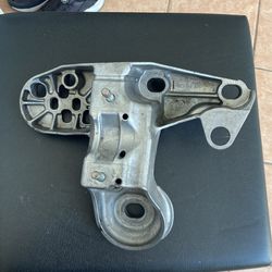 Audi A4 B7 05-08 Driver Side Motor Mount Bracket