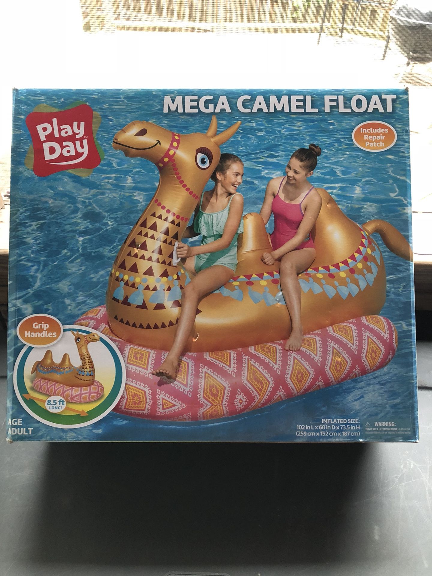 MEGA CAMEL FLOAT