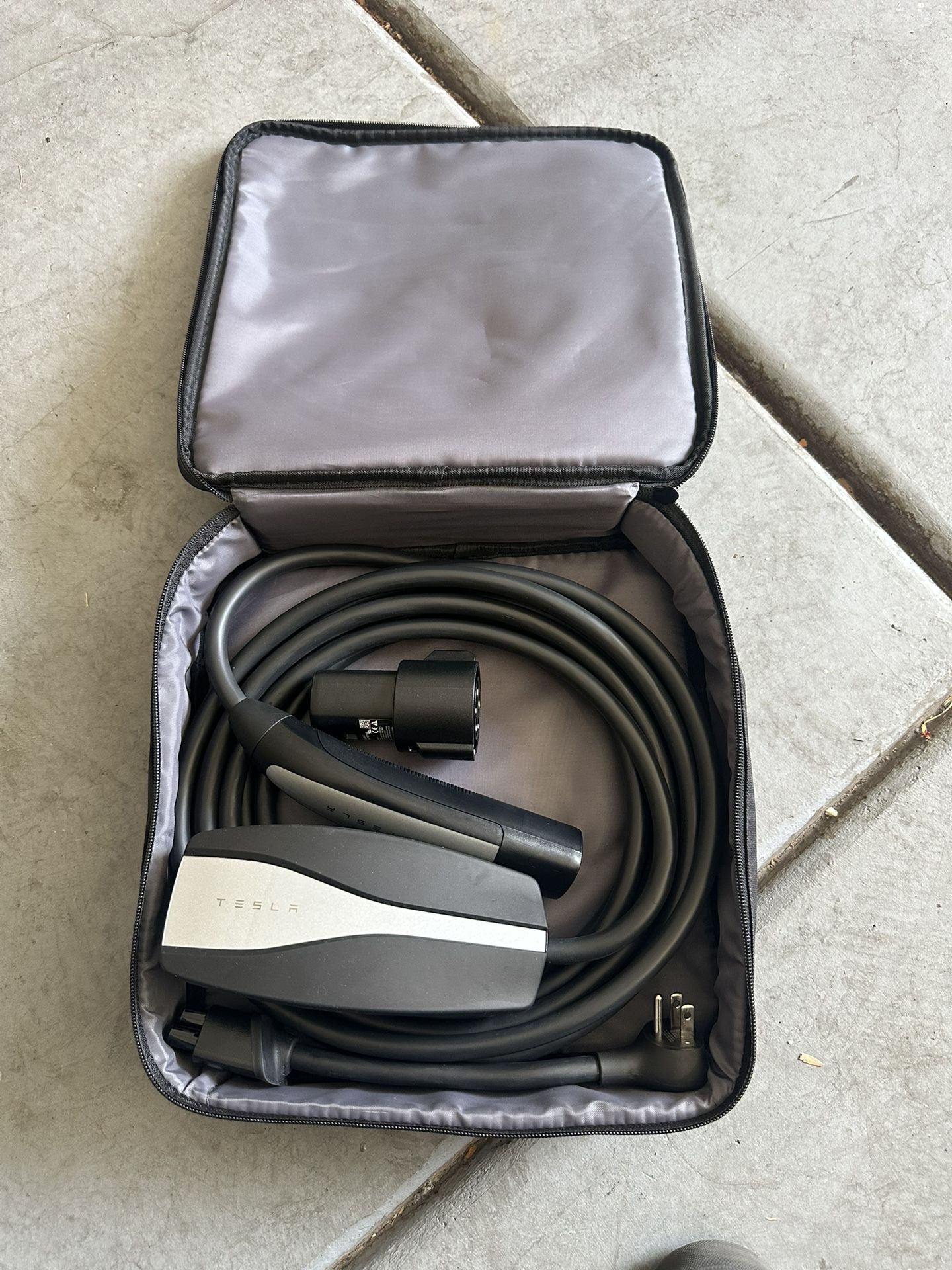 Almost New Tesla Gen 2 Mobile Charger
