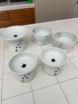 Cat/dog bowls