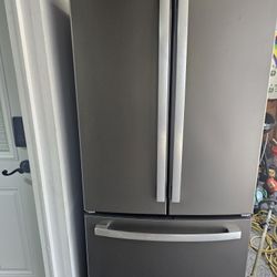 GE 2DOOR BOTTOM FREEZER REFRIGERATOR 