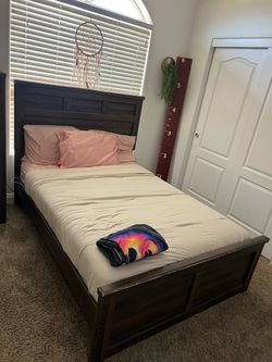 Full Size Bed & Dresser