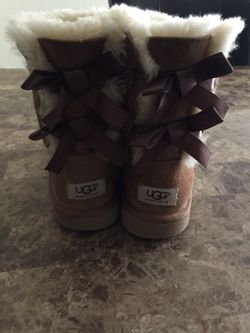 GIRLS UGGS