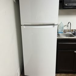 Whirlpool 17.6 cu. ft. Top Freezer Refrigerator - White