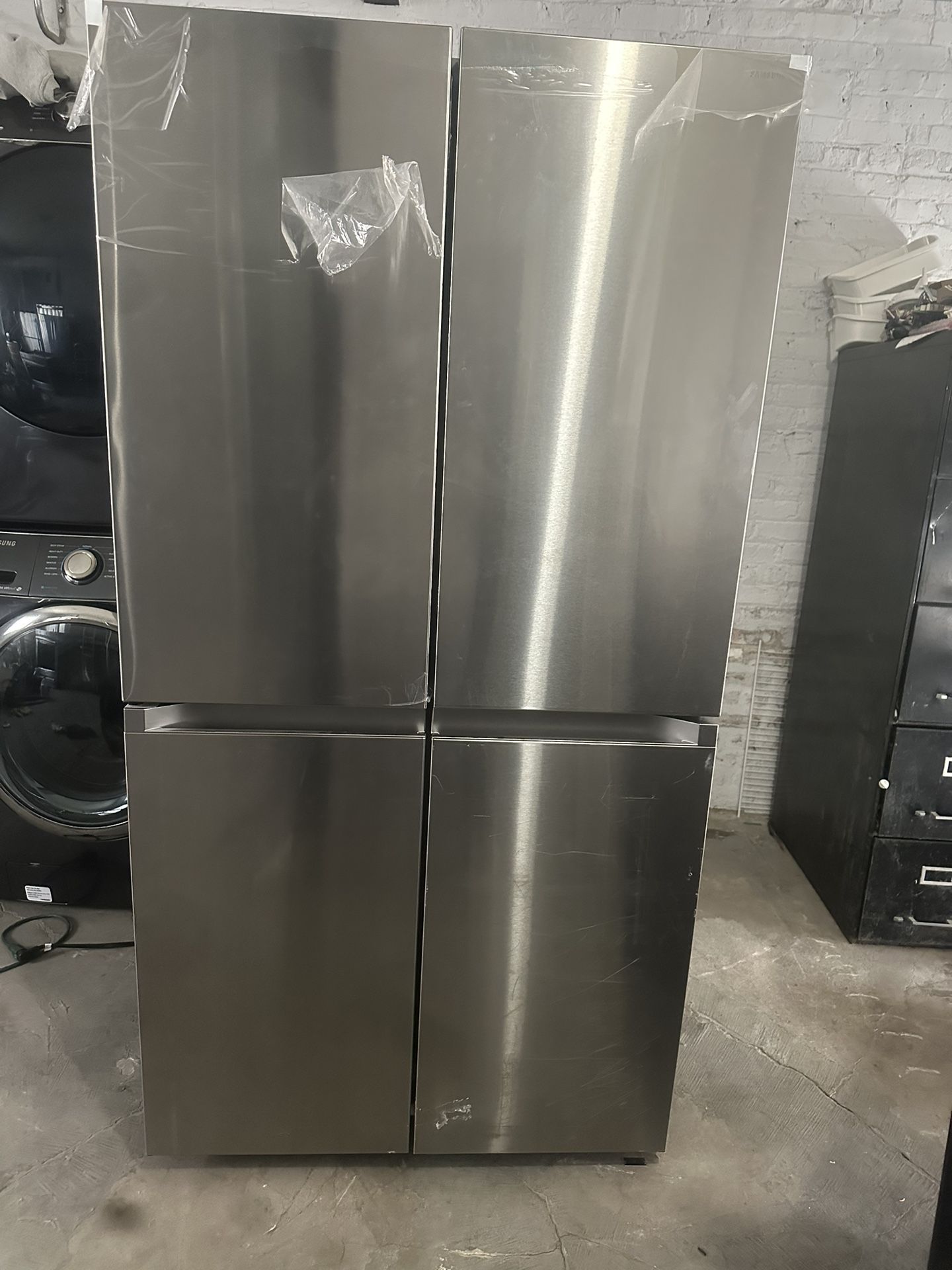 NEW  Samsung 23 Cu. Ft. Bespoke Counter Depth 4-Door Flex Refrigerator With Beverage Center 36-Inch Wide in Fingerprint Resistant Stainless