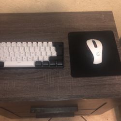 Wireless, light up keyboard and mouse, including mouse pad