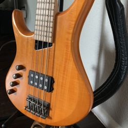 LEFT HANDED BASS GUITAR MTD