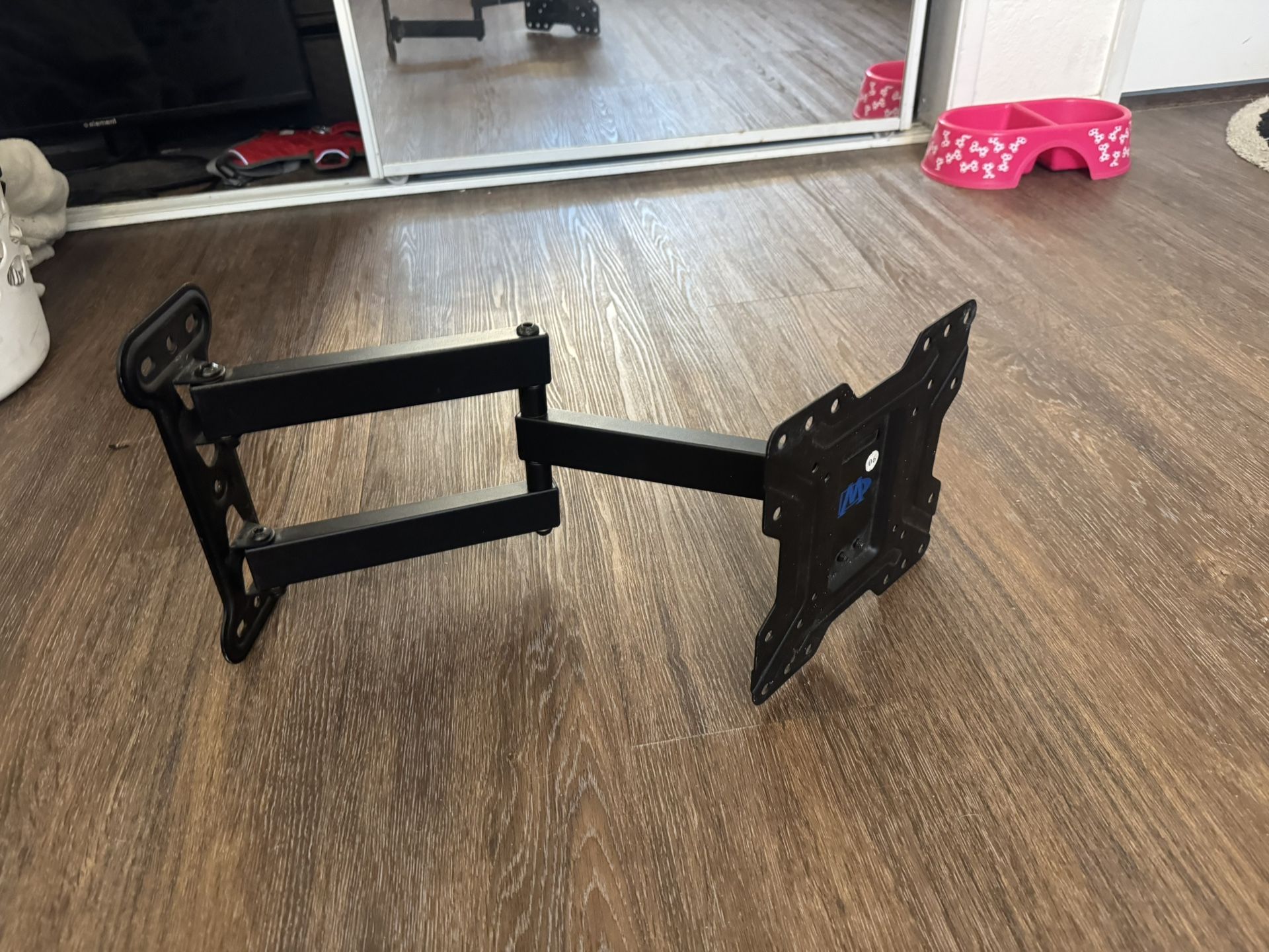Adjustable TV wall mount