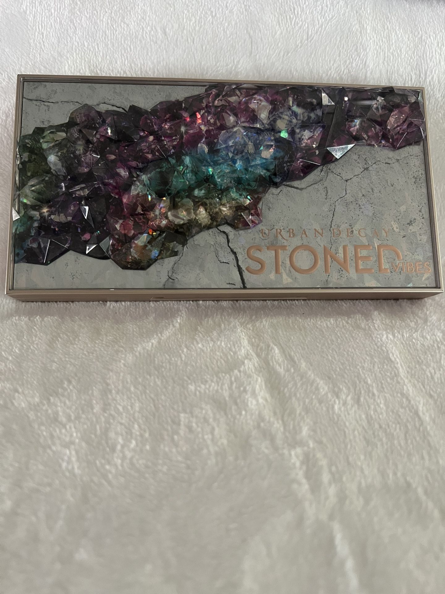 UD STONED VIBES EYESHADOW PALETTE