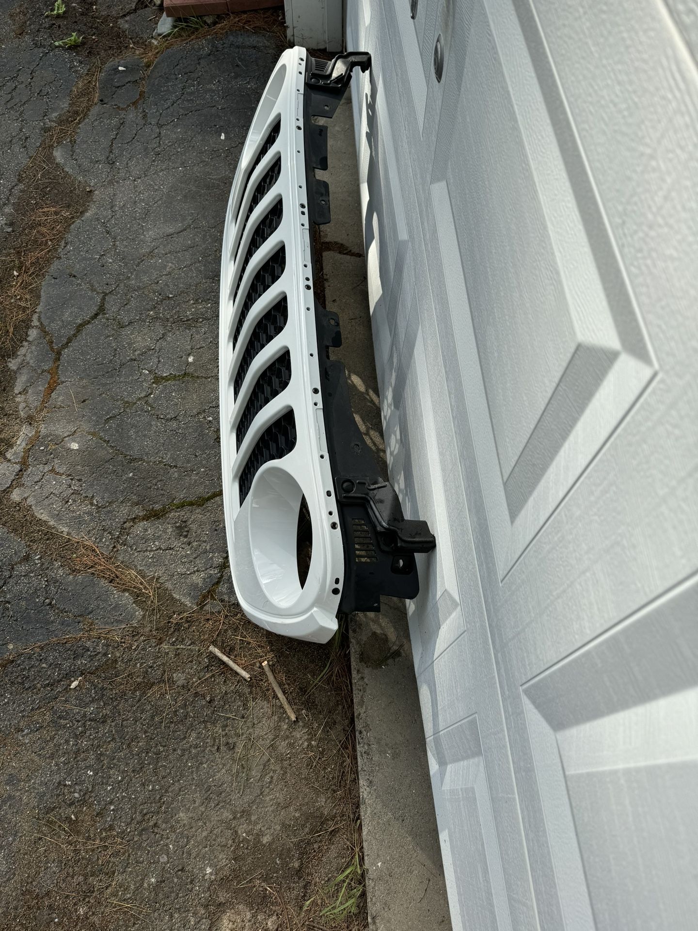 Jeep gladiator Grill Very Clean