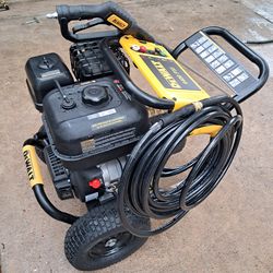 Dewalt 4400psi Pressure Washer New $750 price is there firm/ nueva precio firme $750