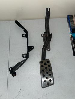 99-04 Cobra Gas Pedal Assembly Fits (V6, GT, Mach 1, Cobra)