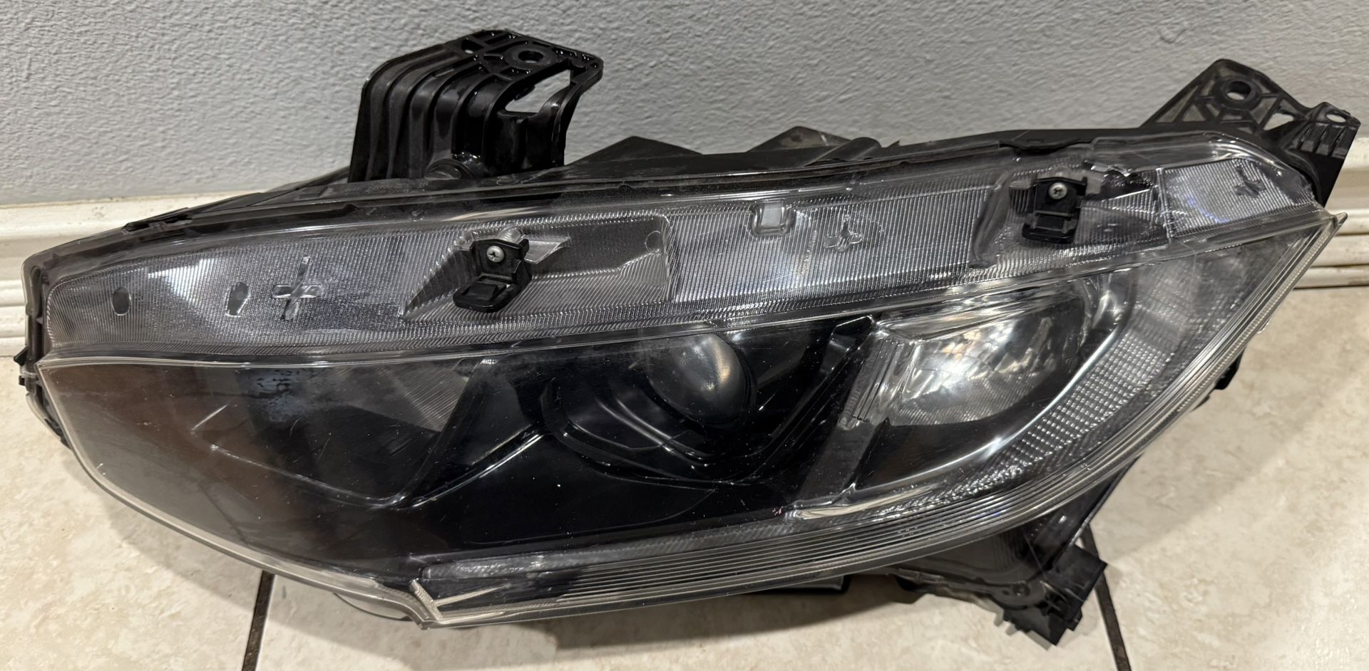2019 Honda Civic Left headlight 