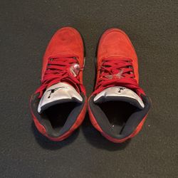 Size 9 1/2 Jordan Raging Bulls