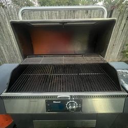 Pellet smoker grill