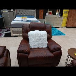 *Weekend Special!!!*---Cozy Leather Reclining Chairs---Now $399!!!---Delivery And Financing😉