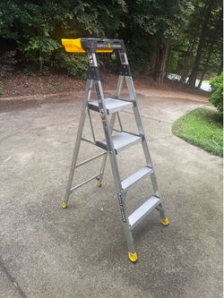 5.5 foot Gorilla platform ladder with attached bucket
