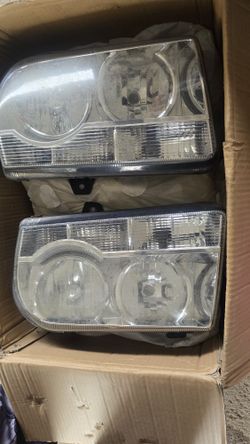 2005 To 2010 Chrysler 300 Headlights Set Used In Fair Condition