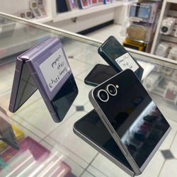 Z Flip 3,4,5,6 Unlocked. Cash Or $50 Down W Approval 