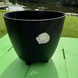 Black Resin Flower Pot see my other flower pots