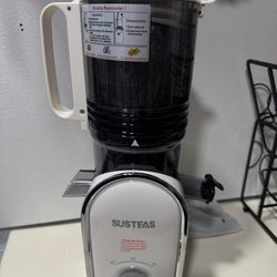 SUSTEAS Cold Press Juicer,Large Feed Opening, Slow Masticator Chute, For Whole Vegetables and Fruits, High Yield, Easy to Clean Springtok Steel,