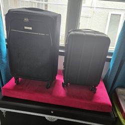 2 Handbag  Elegant Excellent Condition  Each 20$