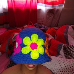 Crochet 🧶 Hat With Flowers 🌷🌹