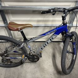 Trek 4300 Mountain Bike