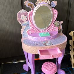 Disney Sofia the first dressing table