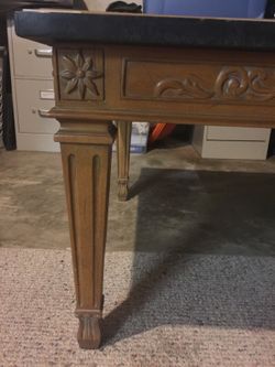 Coffee/ cocktail table