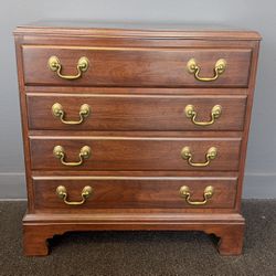 ETHAN ALLEN 4 Drawer Chest nightstand ++ Price Negotiable