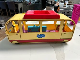 Peppa Pig Family transforming Campervan Toy