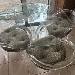 Table And Chairs Set. Kitchen 