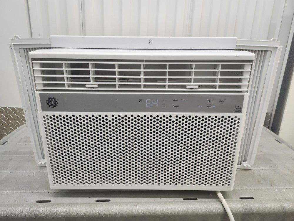 LIKE NEW 10,000 BTU Wi-Fi AIR CONDITIONER AC WITH REMOTE